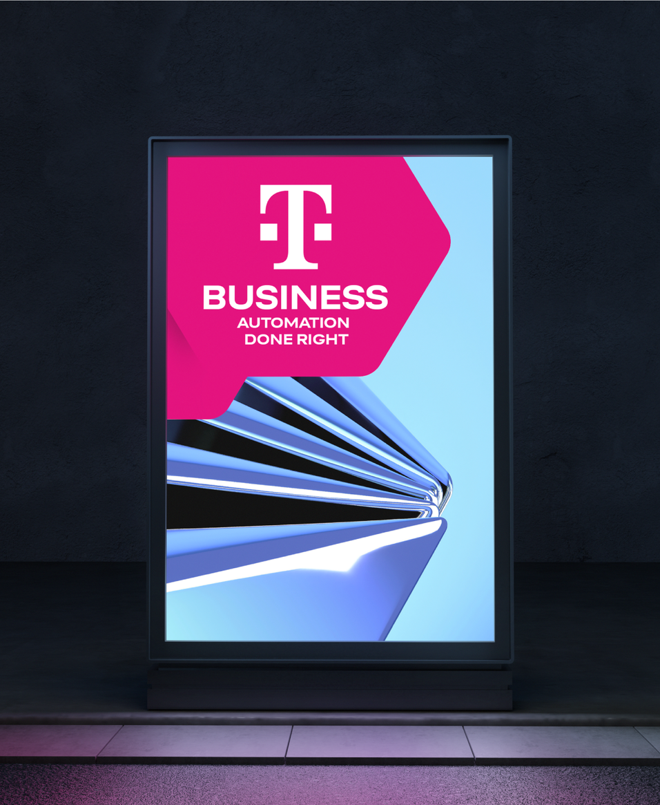 mockup eines T Business plakats mit magenta shape, T Logo und visual