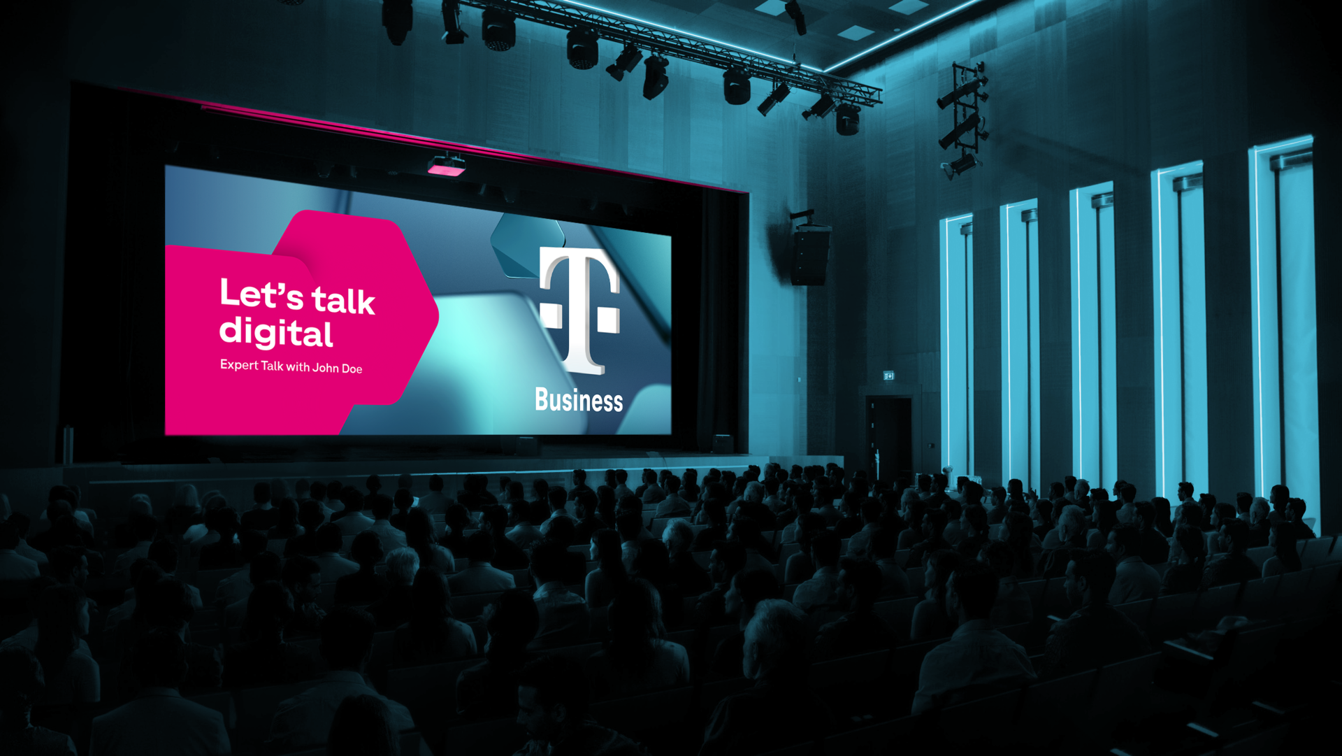 Bühne mit großem Screen auf dem das T Logo mit magenta shape zu sehen ist